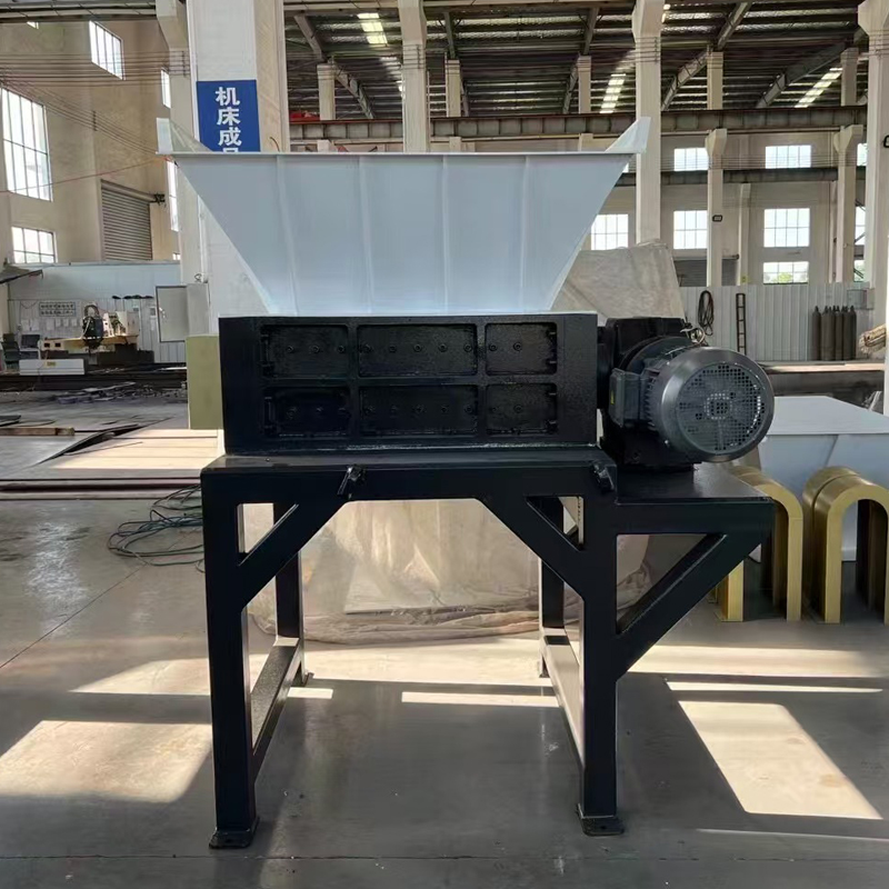 صناعة تقطيع لوحات الدوائر الإلكترونية: الفرص والتحديات الكامنة وراء تفكيك النفايات الإلكترونية